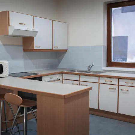 Zentrale Mit Kostenlosen Parkplaetzen *