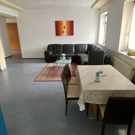 Zentrale Mit Kostenlosen Parkplaetzen Apartment