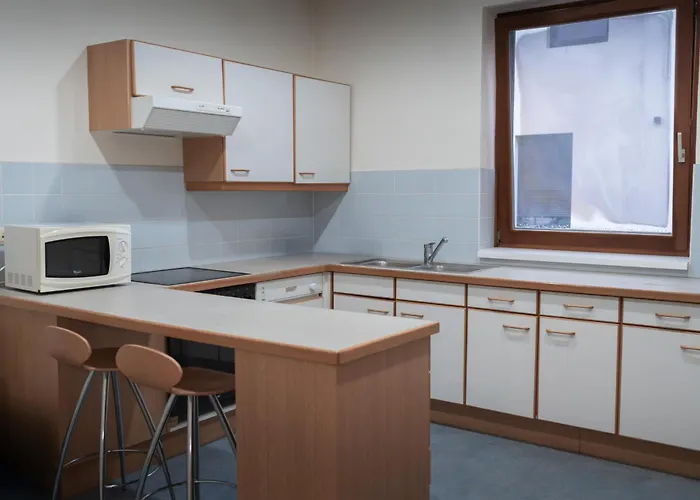 Zentrale Mit Kostenlosen Parkplaetzen *